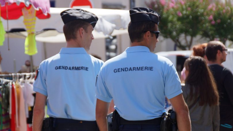 Cinq jeunes passent à tabac un homme parce qu'il portait un maillot du PSG