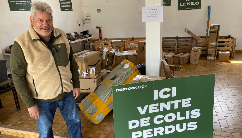 Philippe Milhaud, gérant de la boutique Destock box à Narbonne.