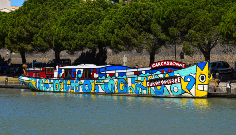 La péniche Europodyssée amarrée au quai de la cité - DR office municipal de tourisme de Carcassonne.