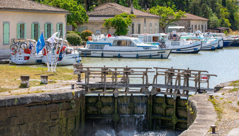 Le port du canal du Midi à Carcassonne © Julien Roche - Ville de Carcassonne.