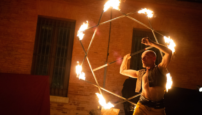 Le spectacle "L'Antre de feu" de la cie Les Yeux dans le rêve à Toulouse fin 2023 © © Emmanuel Grimault.