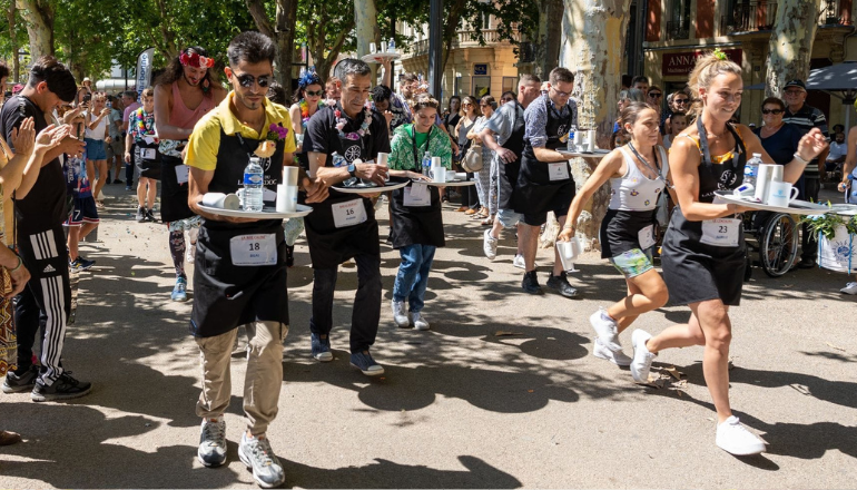 La course des serveuses et garçon de café 2023 © Bernard Delmas / Ville de Narbonne.