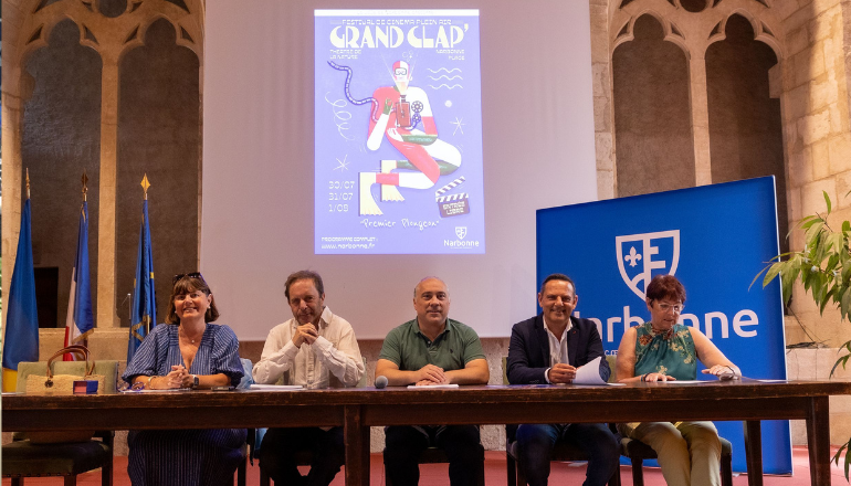 Photo : Les élus et les partenaires ont dévoilé le programme du festival vendredi 14 juin 2024 © Bernard Delmas / Ville de Narbonne.