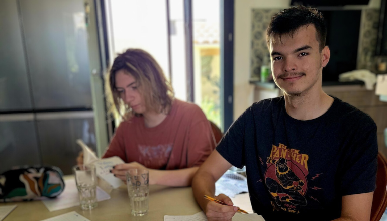 Des lycéens révisant le bac ©Manon Pichon.