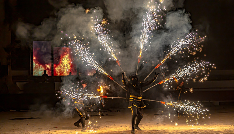 Photo principale : la compagnie Imaziren © Stéphane Avdjian.